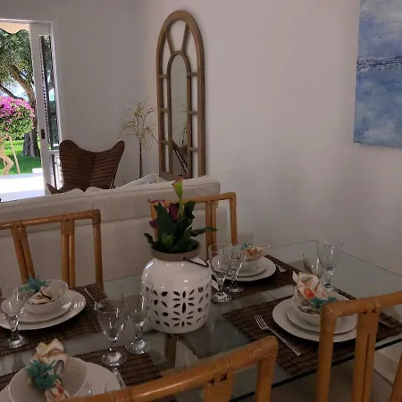 Vakantiehuis Aqua Seafront Corfu House With Garden *